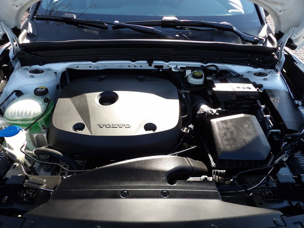 Used 2021 Volvo XC40 T5 R-Design w/ Protection Package Premier image 25