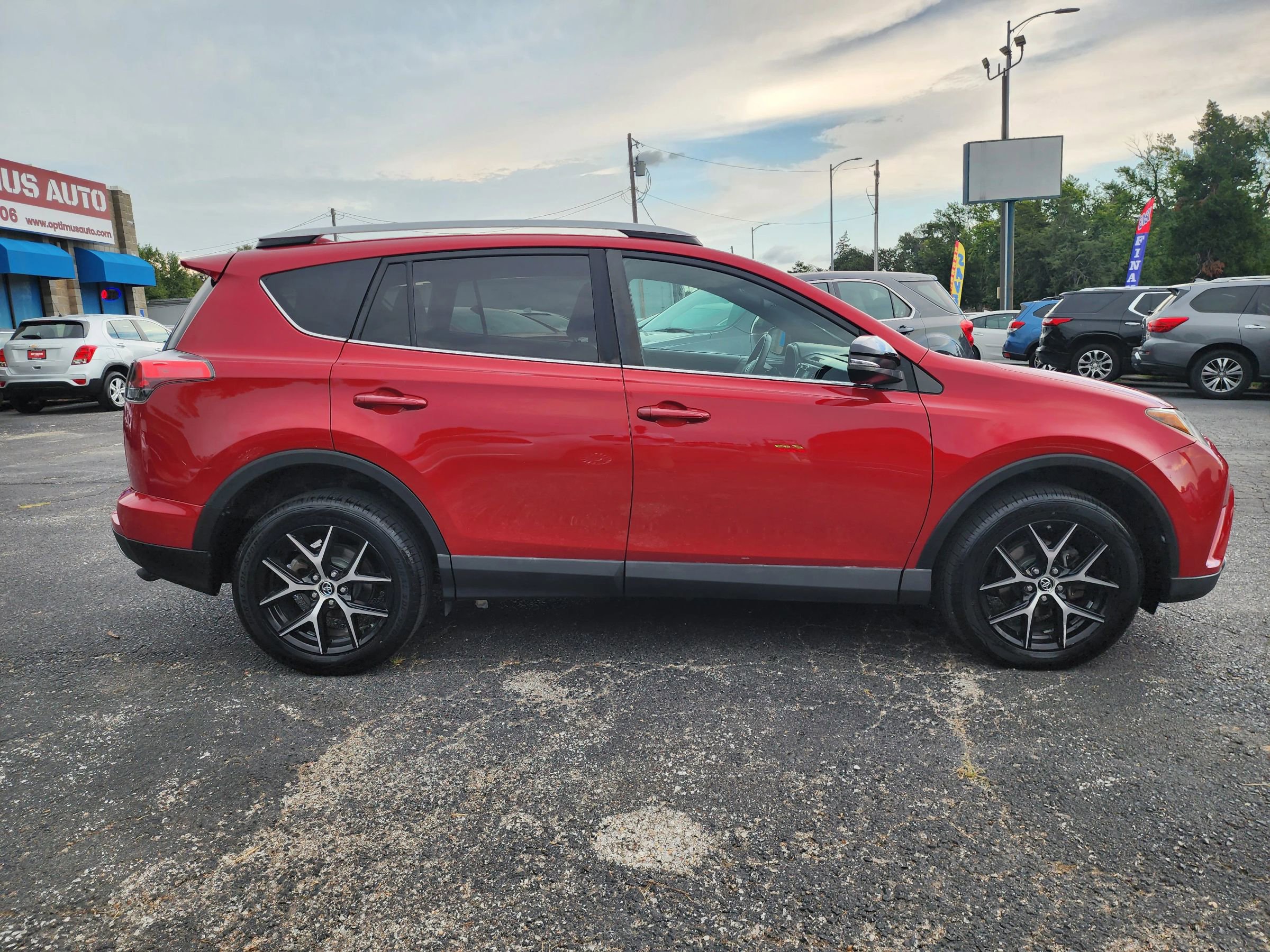 Used 2016 Toyota RAV4 SE image 8