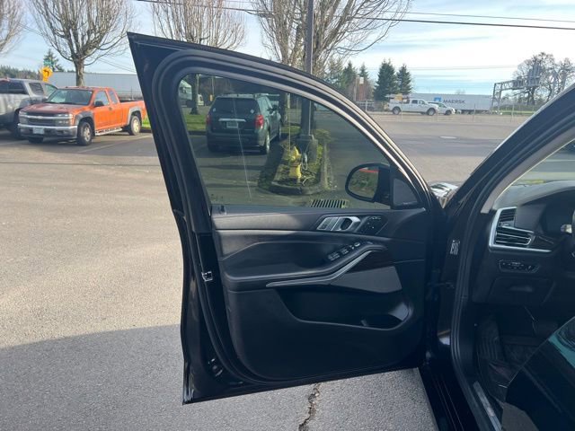 Used 2021 BMW X7 xDrive40i w/ Premium Package image 23