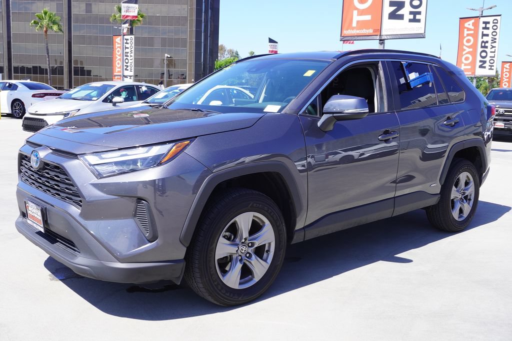 Certified 2022 Toyota RAV4 XLE AWD/4WD image 4