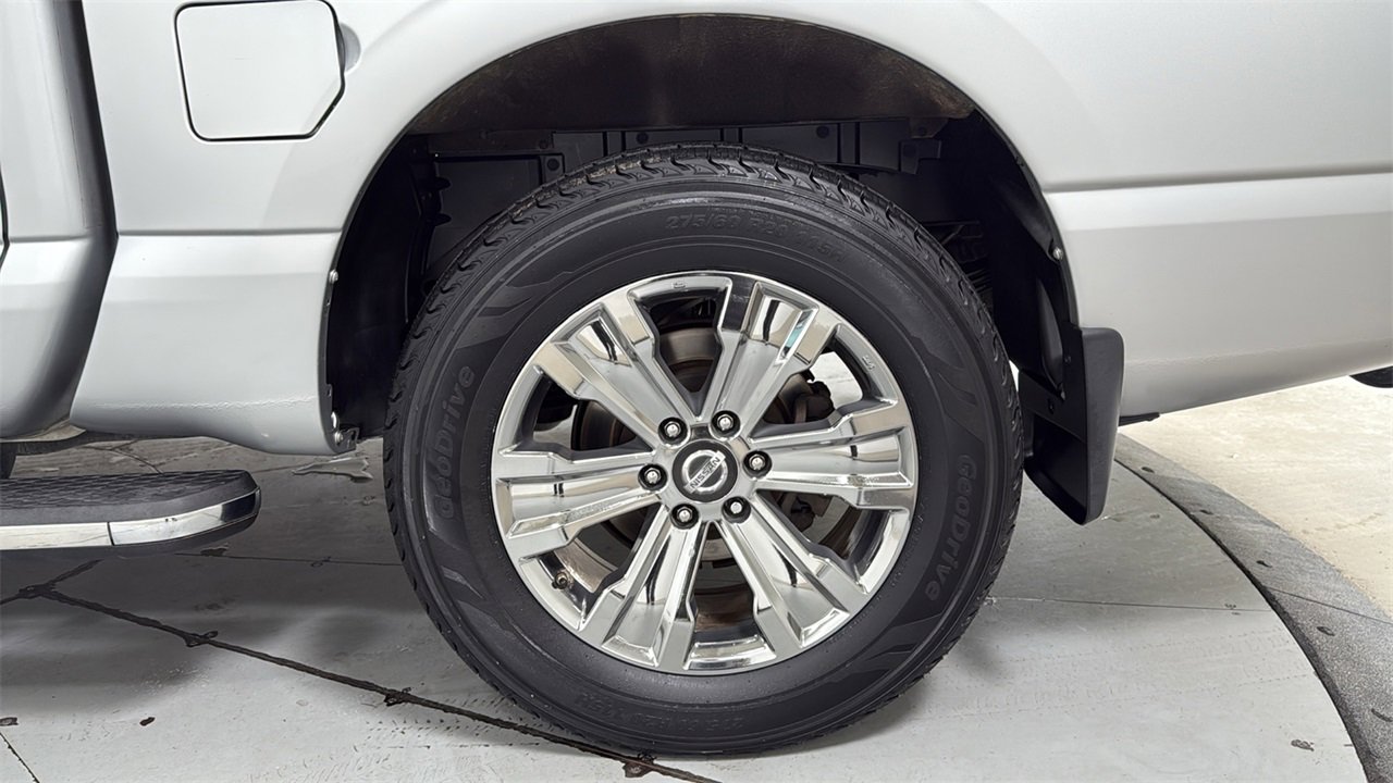 Used 2018 Nissan Titan SV w/ SV Convenience Package image 23