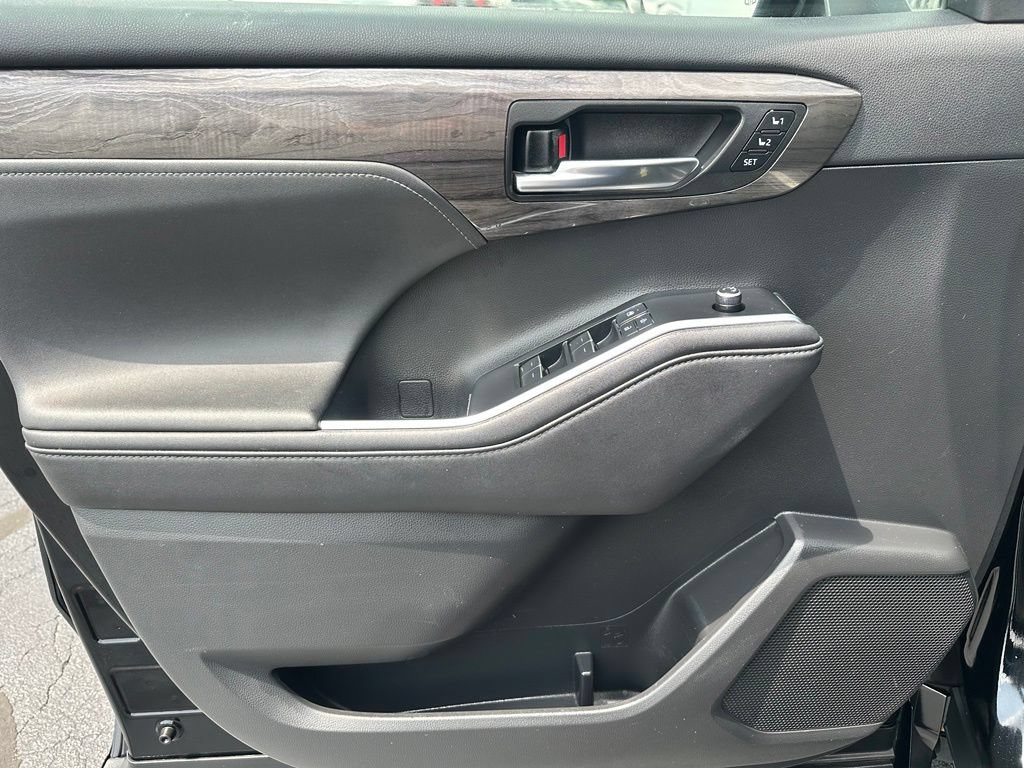 Used 2020 Toyota Highlander Limited AWD/4WD image 11