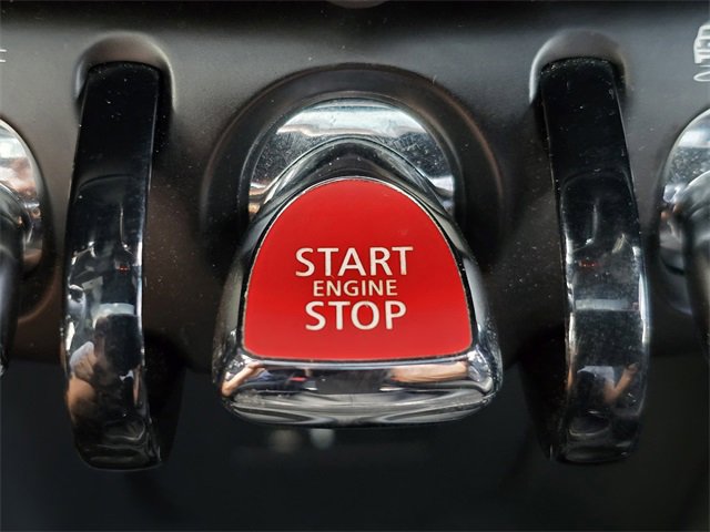 Used 2021 MINI Cooper 4-Door Hardtop image 32