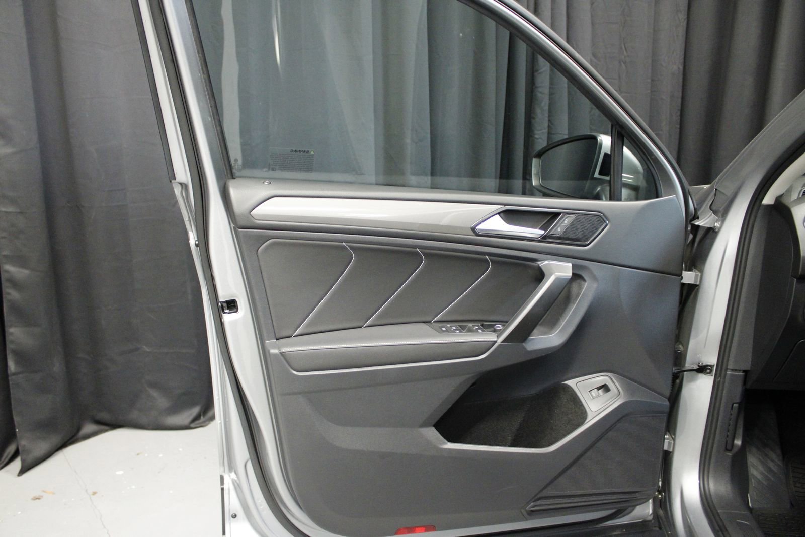 Used 2022 Volkswagen Tiguan SE image 23