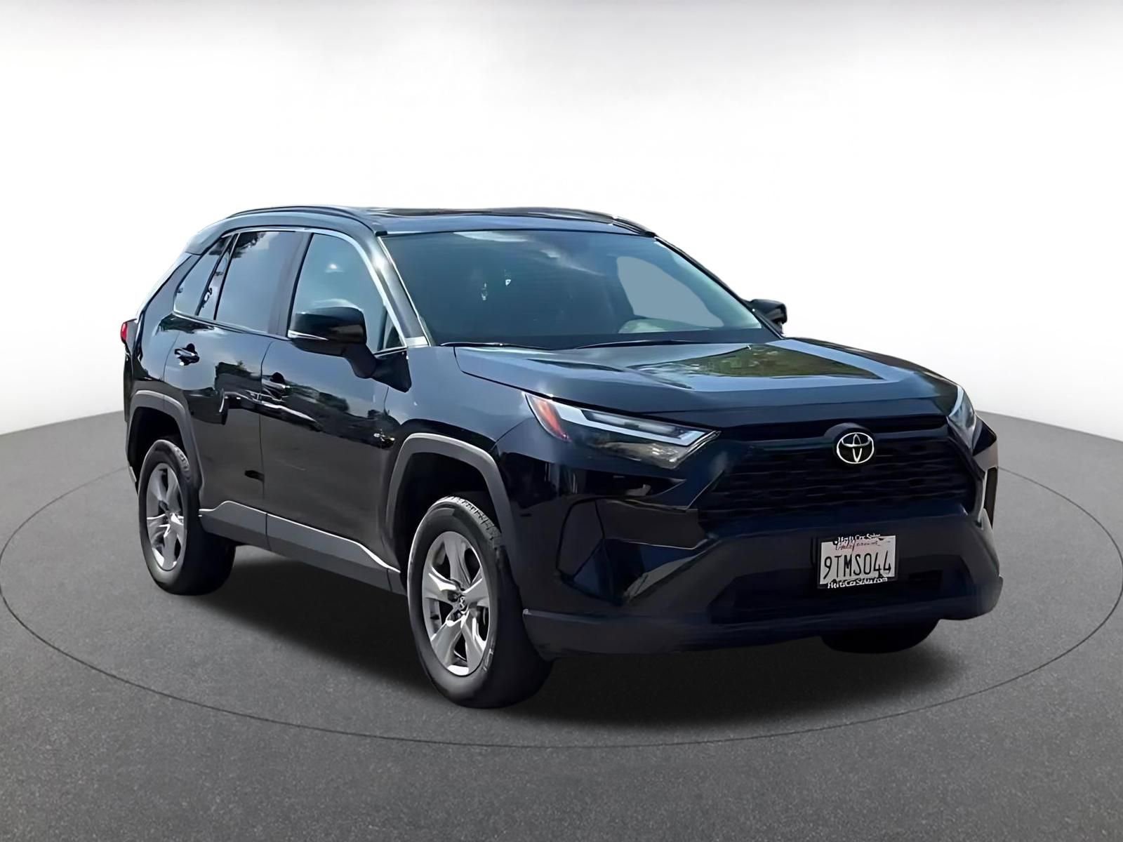 Used 2025 Toyota RAV4 XLE w/ Convenience Package AWD/4WD image 3