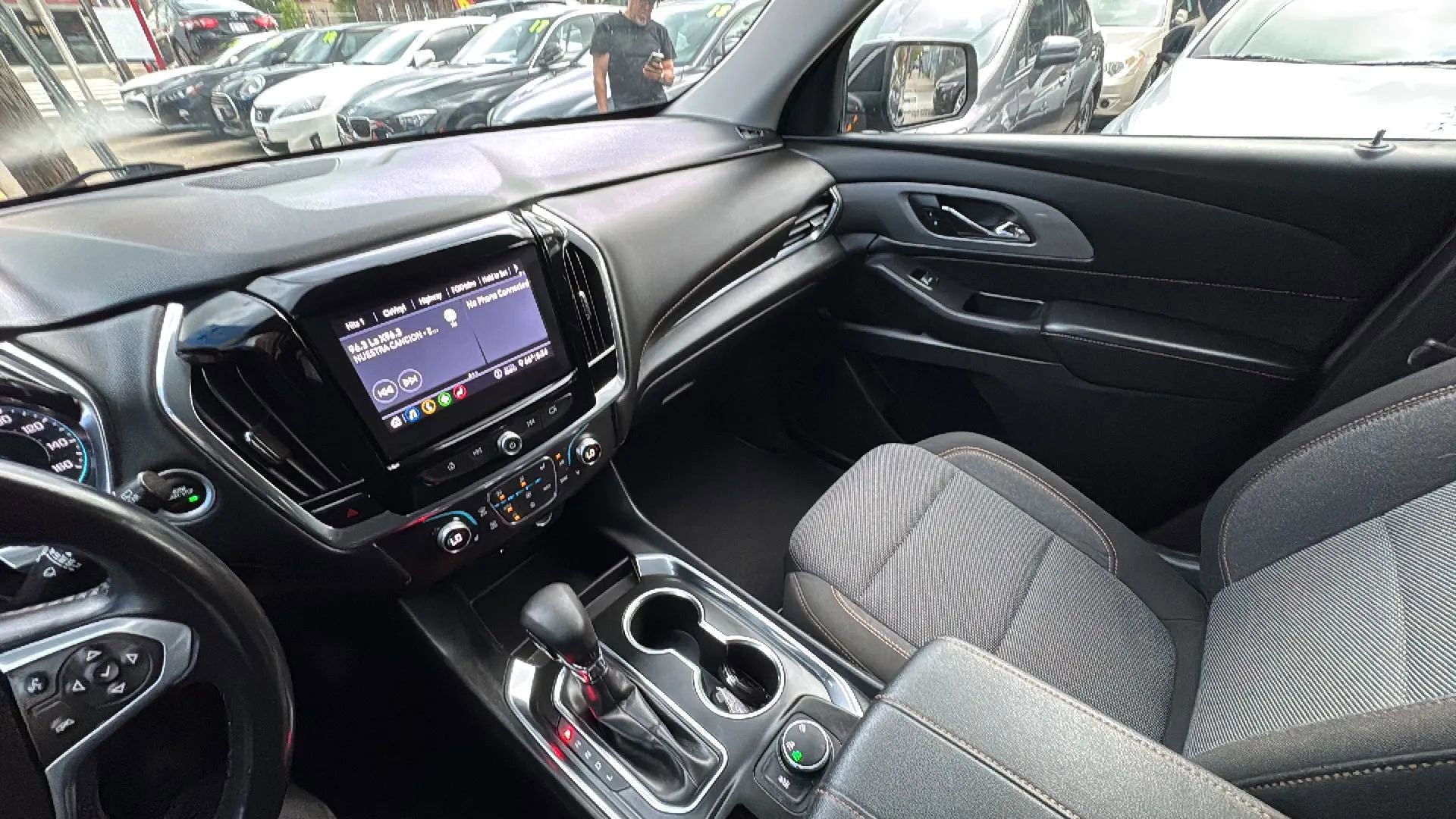 Used 2021 Chevrolet Traverse LT image 28