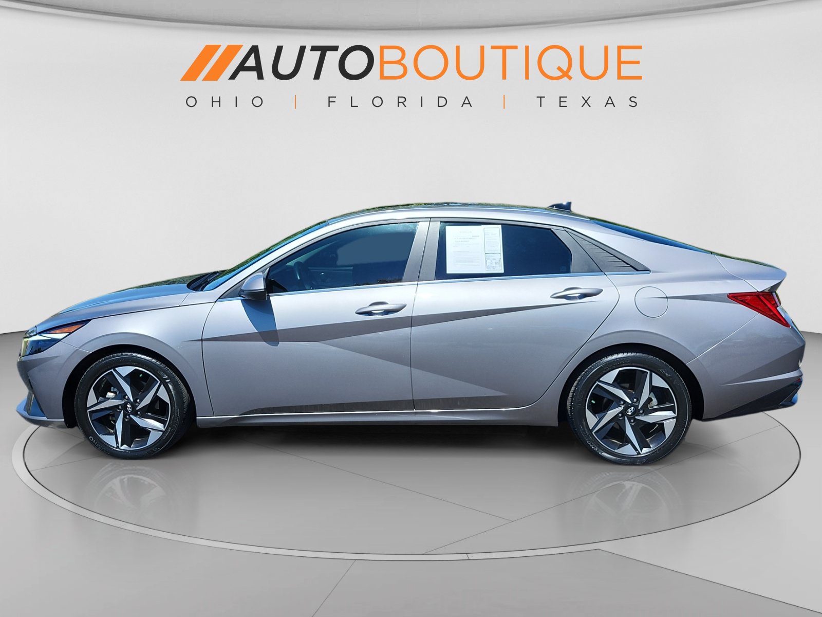 Used 2023 Hyundai Elantra Limited w/ Cargo Package FWD image 2