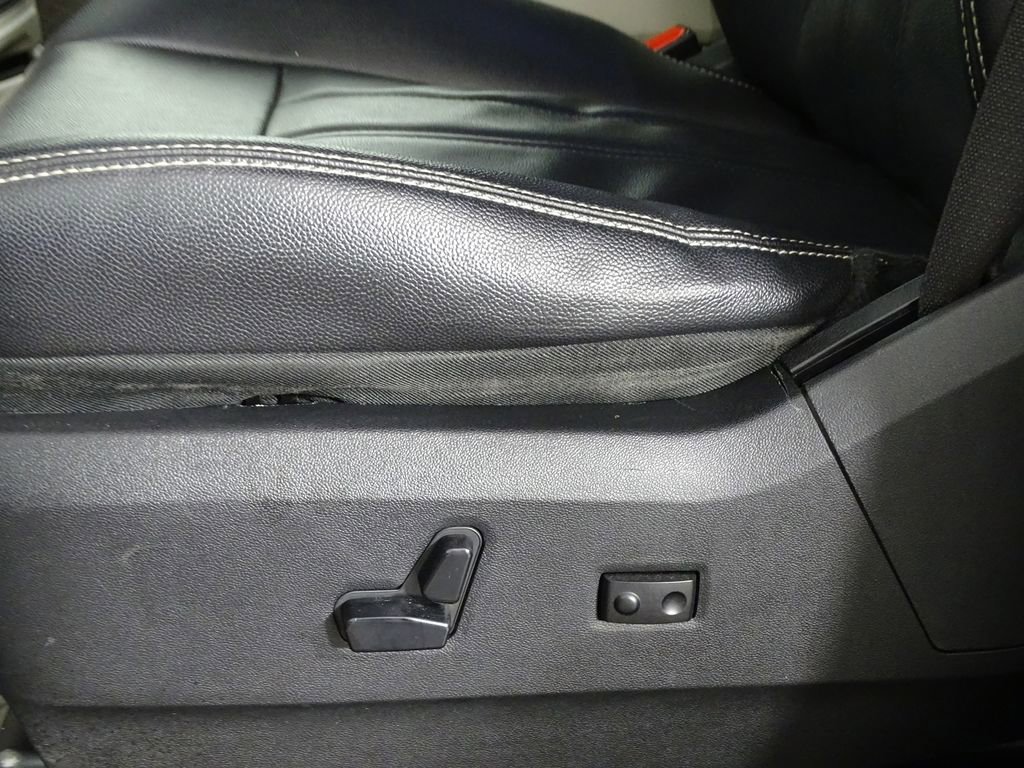 Used 2014 Chrysler Town & Country Touring image 19