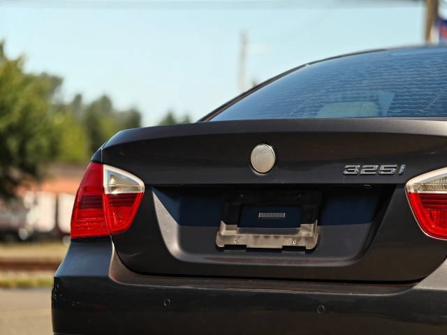 Used 2006 BMW 325i Sedan RWD image 8