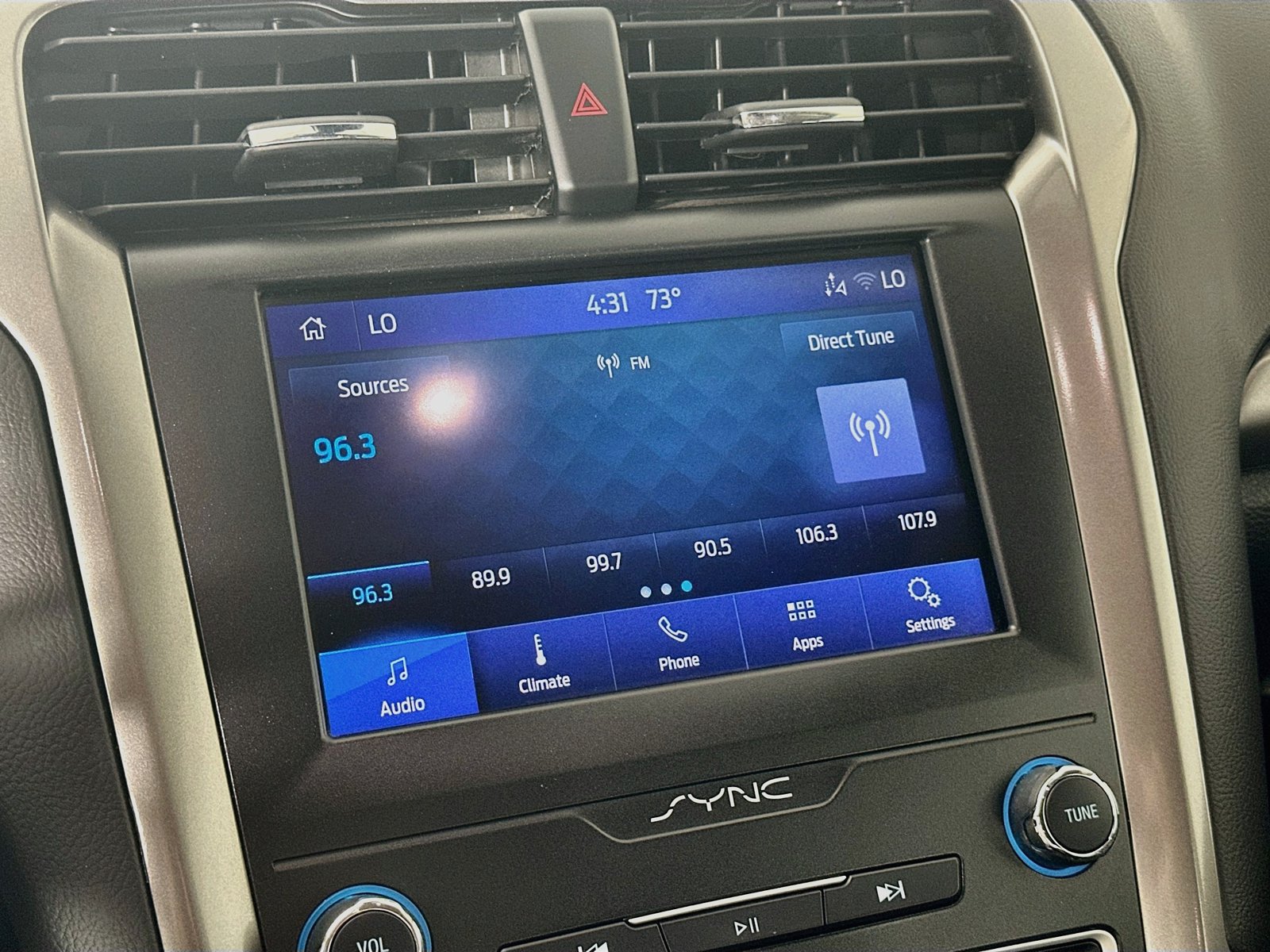 Used 2019 Ford Fusion SE FWD image 24
