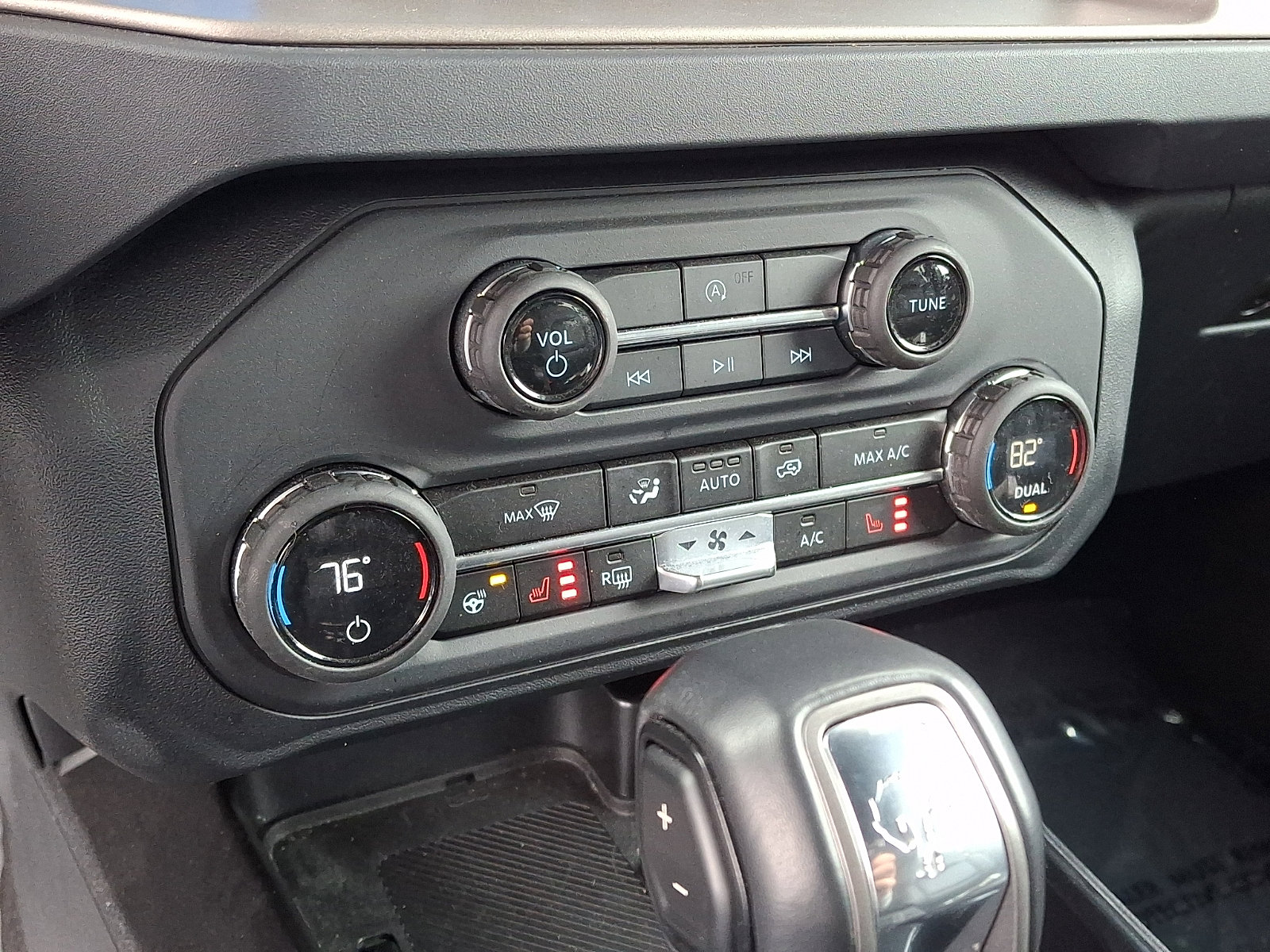 Used 2025 Ford Bronco Outer Banks image 17