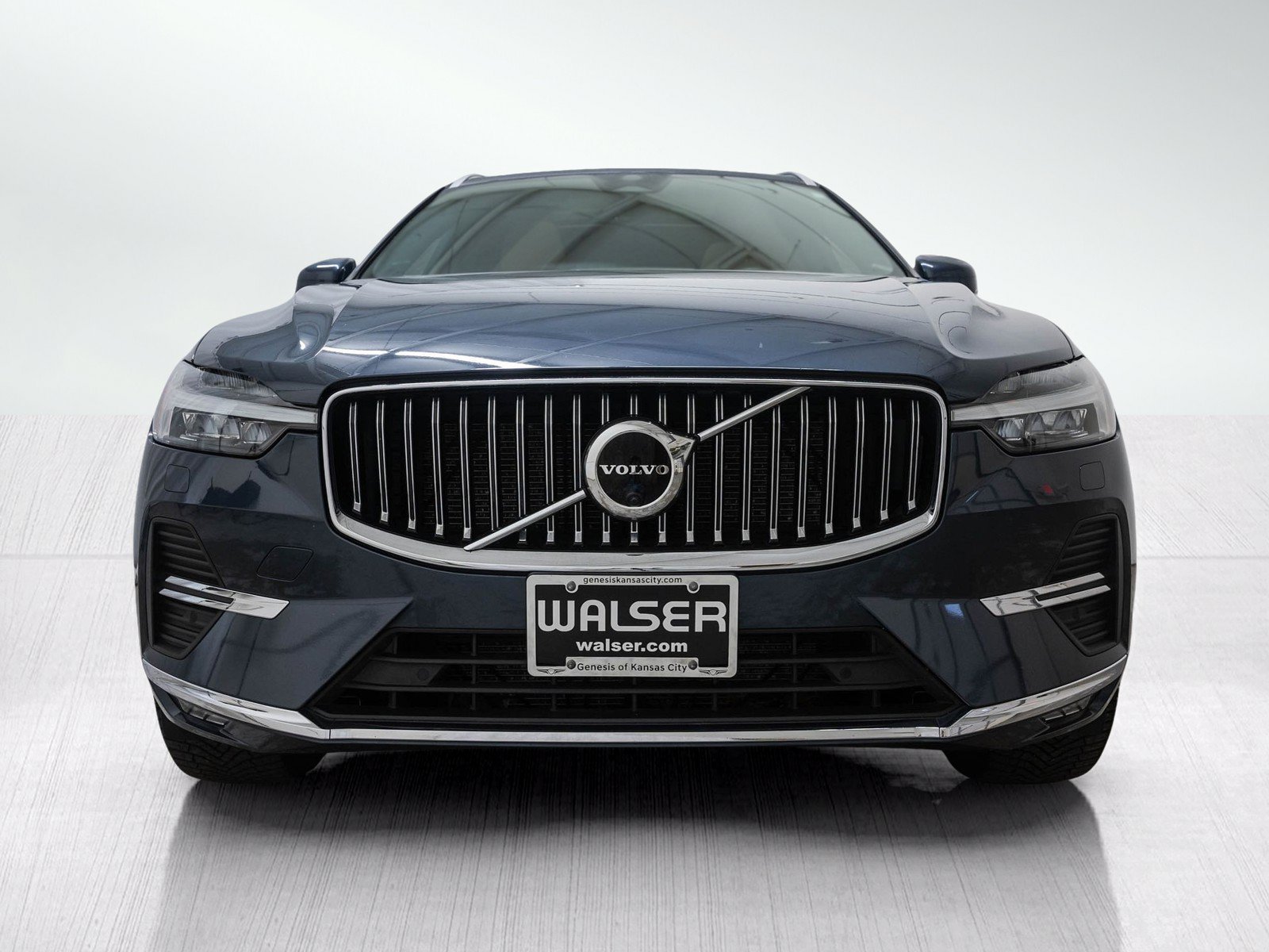 Used 2022 Volvo XC60 B6 Inscription AWD/4WD image 2