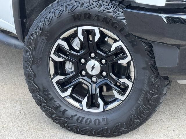 Used 2024 Chevrolet Silverado 1500 ZR2 w/ Technology Package AWD/4WD image 35