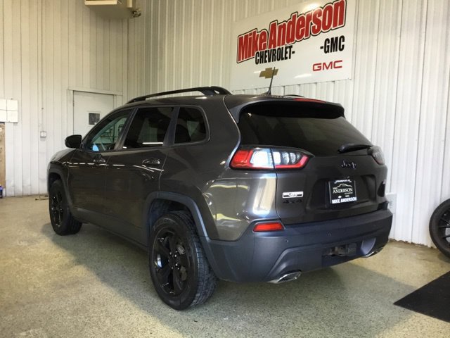 Used 2019 Jeep Cherokee Latitude Plus AWD/4WD image 3