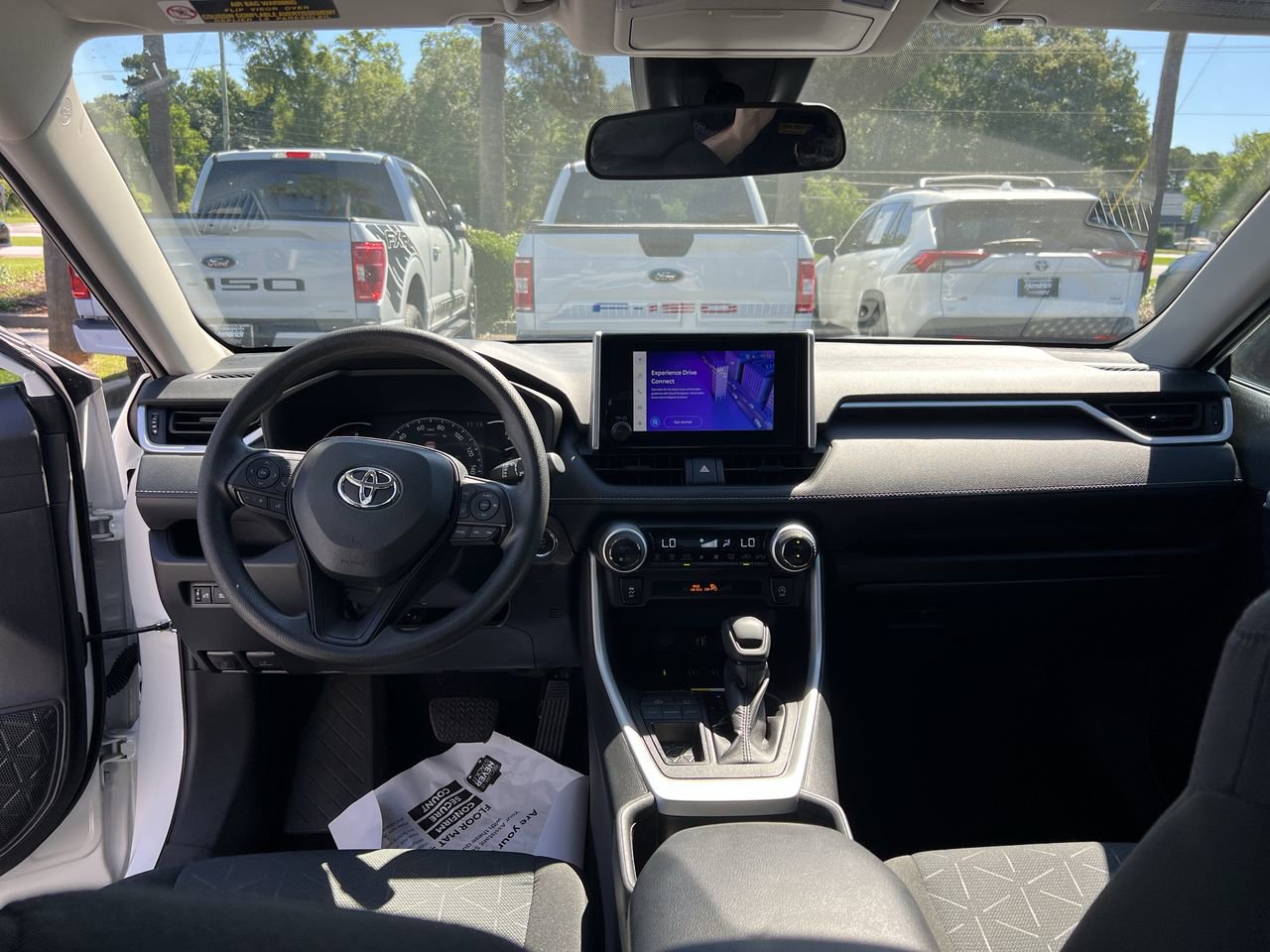 Used 2024 Toyota RAV4 XLE FWD image 31