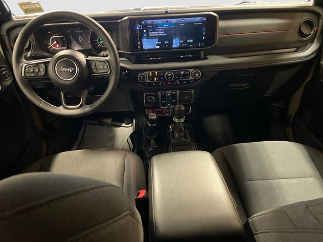 Used 2025 Jeep Wrangler Unlimited Rubicon w/ Technology Group image 12