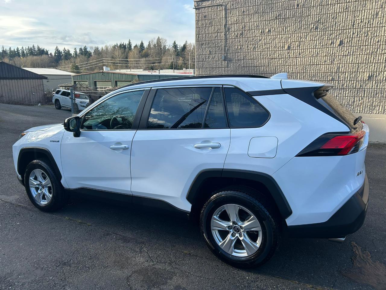 Used 2021 Toyota RAV4 LE AWD/4WD image 7