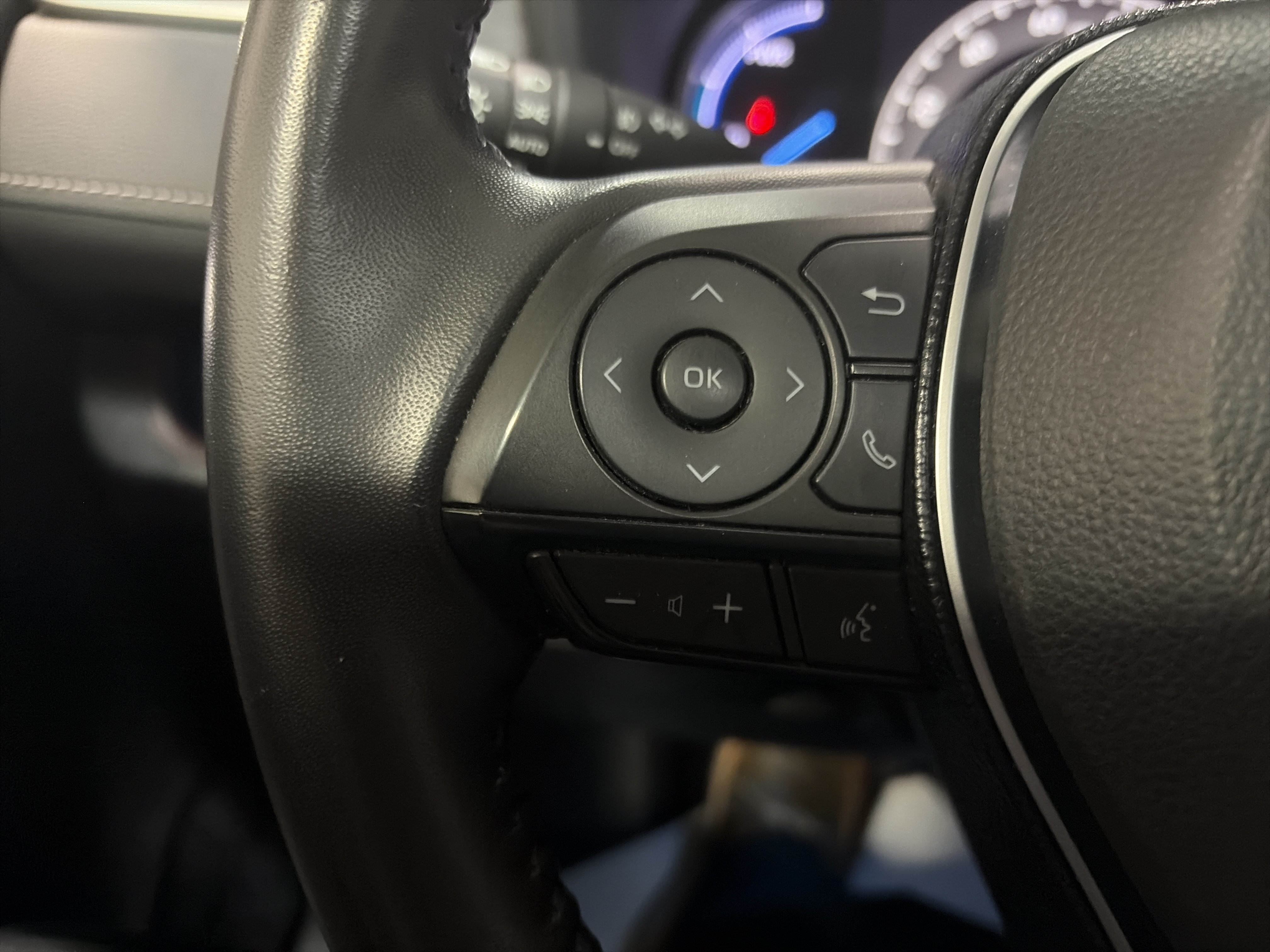 Used 2020 Toyota RAV4 Limited w/ Carpet Mat Package AWD/4WD image 16