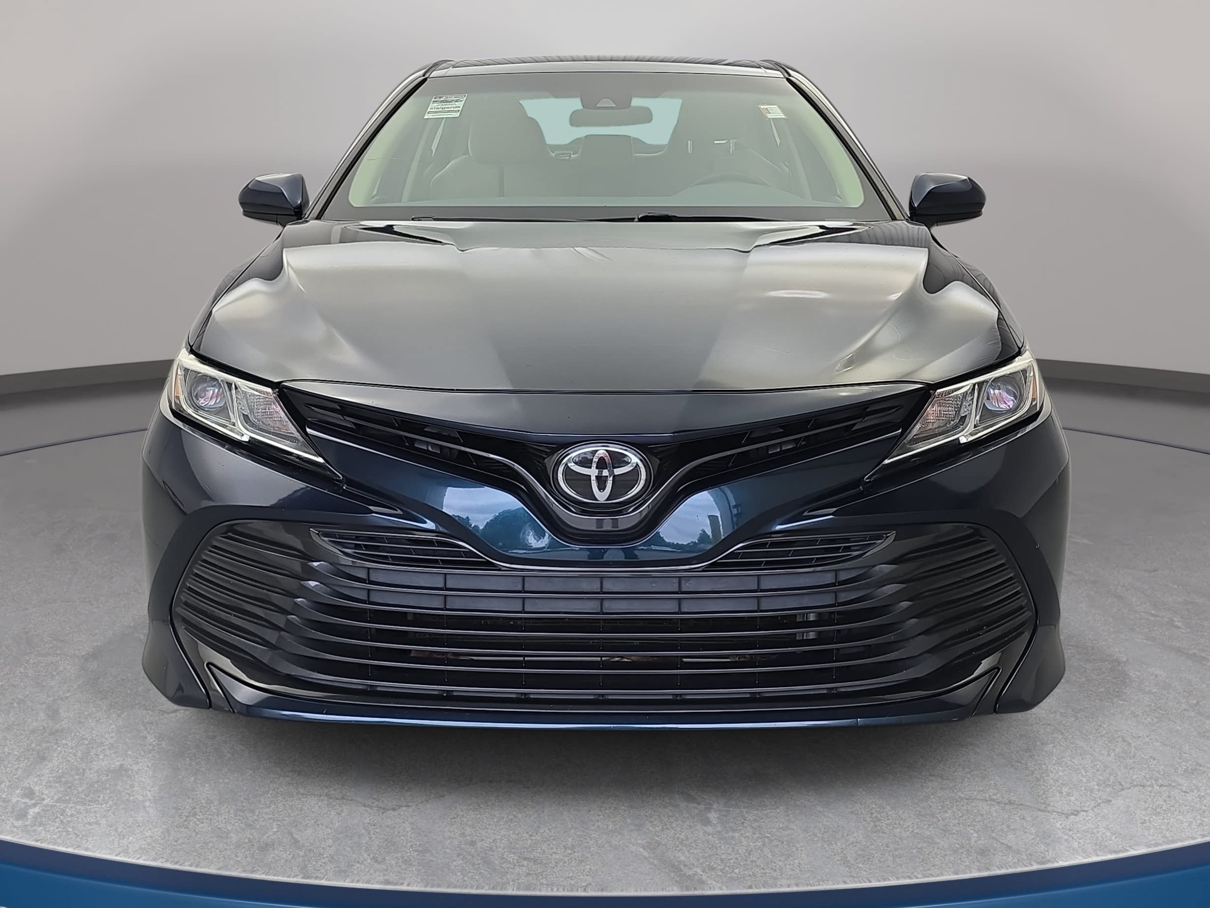 Used 2019 Toyota Camry LE FWD image 2