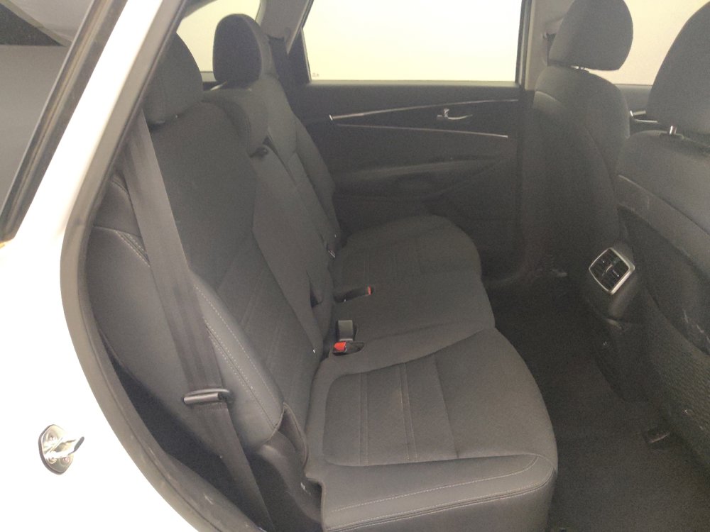 Used 2020 Kia Sorento L FWD image 19