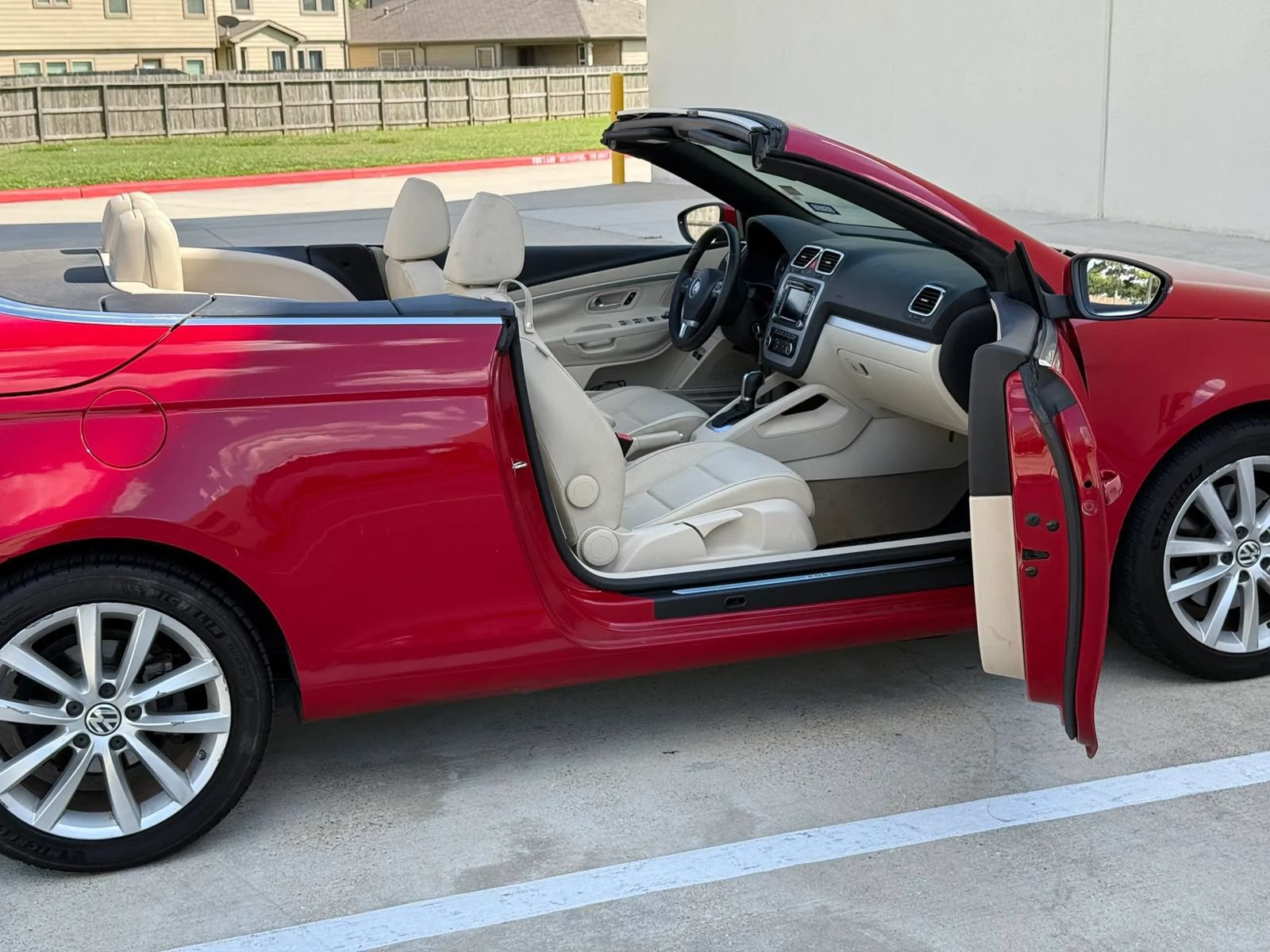 Used 2012 Volkswagen Eos Komfort FWD image 23