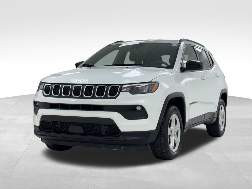 Used 2024 Jeep Compass Latitude image 3