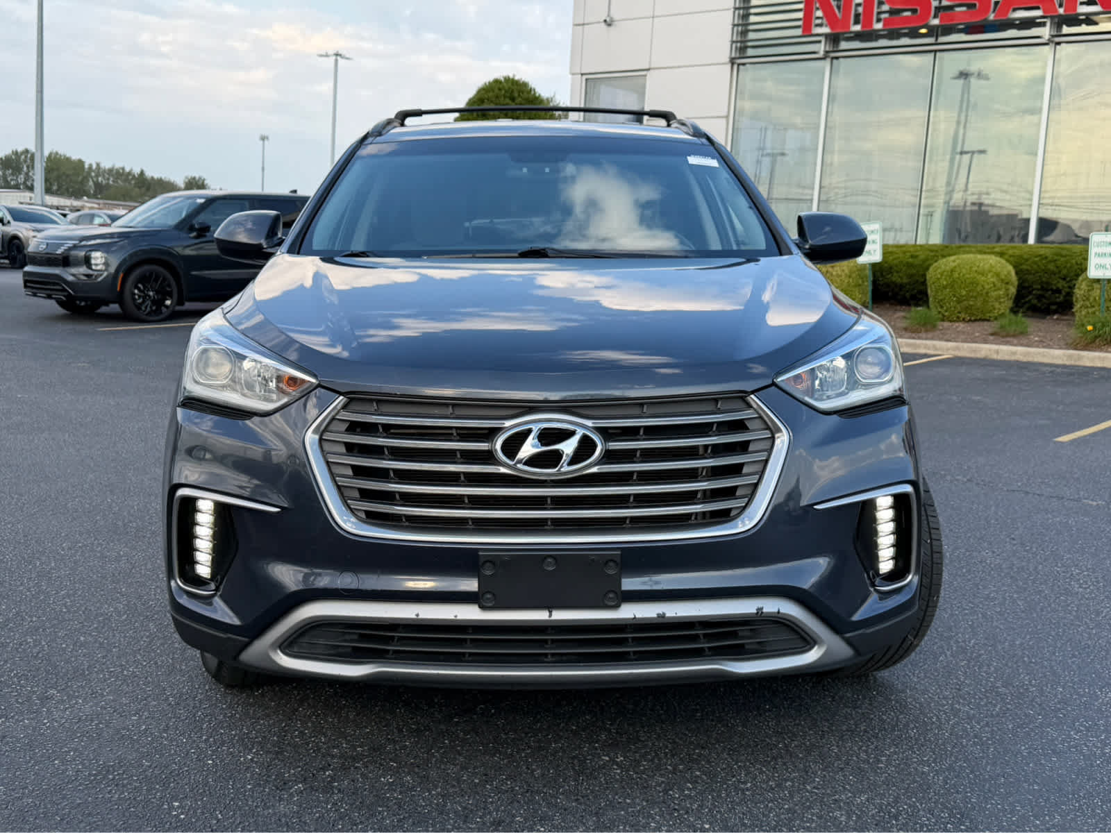 Used 2017 Hyundai Santa Fe SE w/ Cargo Package FWD image 2