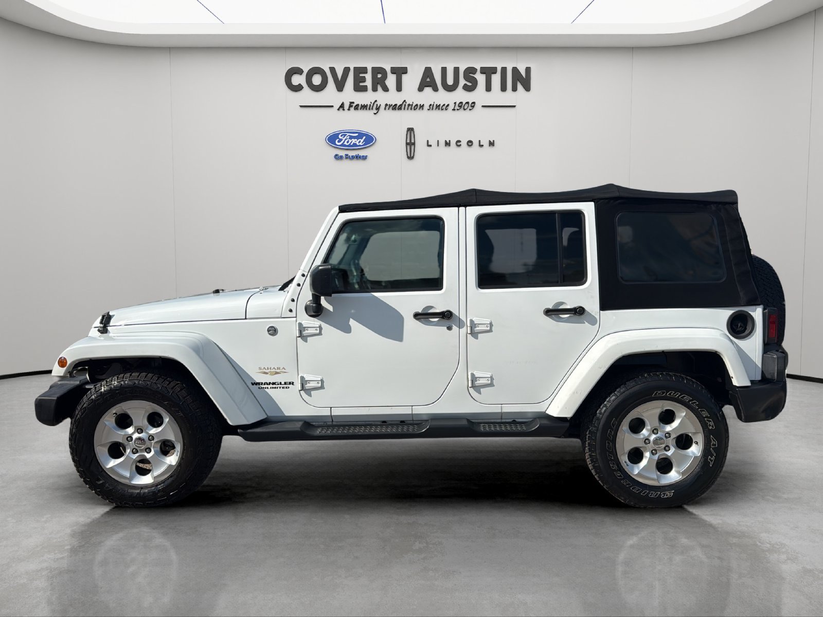 Used 2015 Jeep Wrangler Unlimited Sahara w/ Connectivity Group AWD/4WD image 3