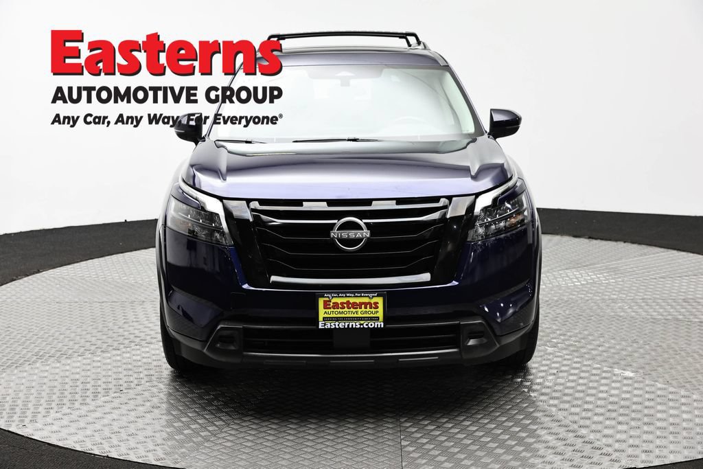 Used 2023 Nissan Pathfinder SV w/ SV Premium Package AWD/4WD image 2