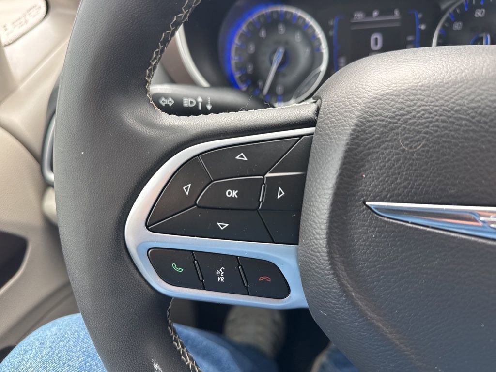 Used 2023 Chrysler Voyager LX image 25