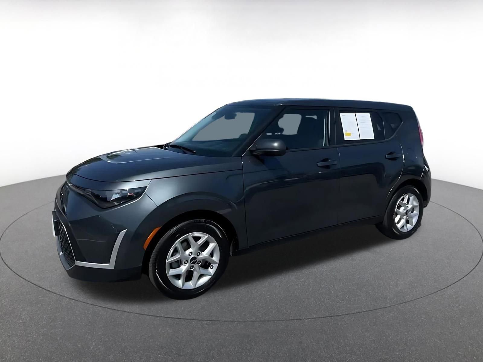 Used 2025 Kia Soul LX w/ LX Technology Package FWD image 8