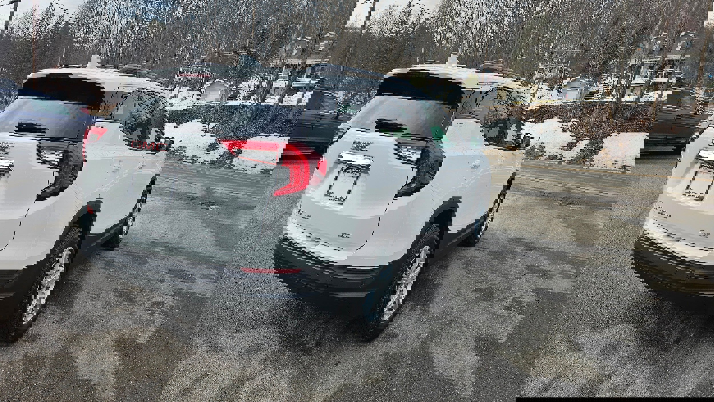 Used 2023 GMC Terrain SLE w/ Driver Convenience Package image 15