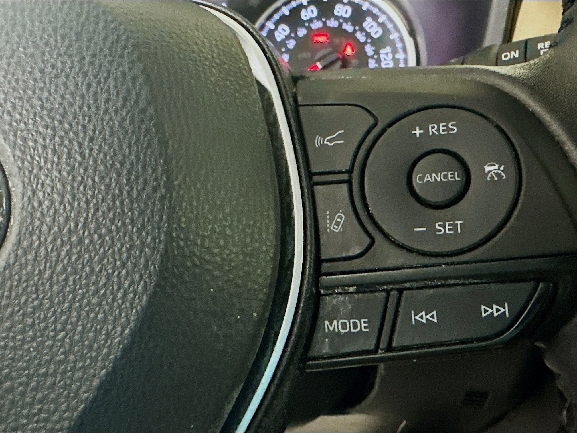 Used 2022 Toyota RAV4 XLE Premium image 17