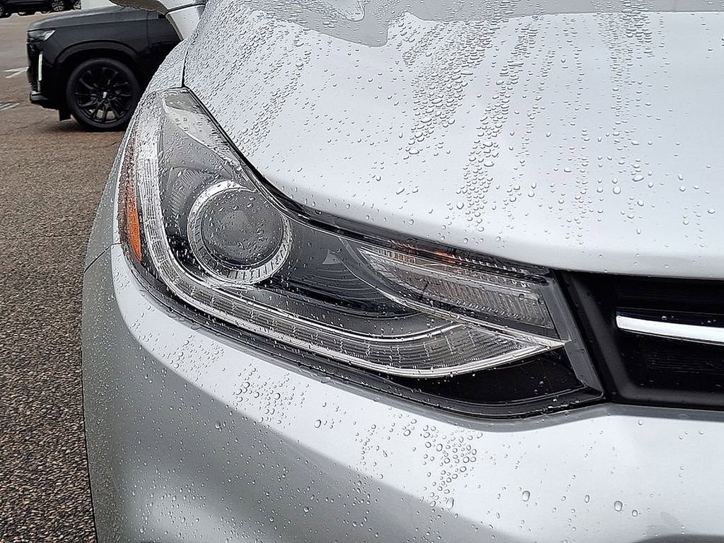 Used 2020 Chevrolet Trax LT w/ LT Convenience Package image 12