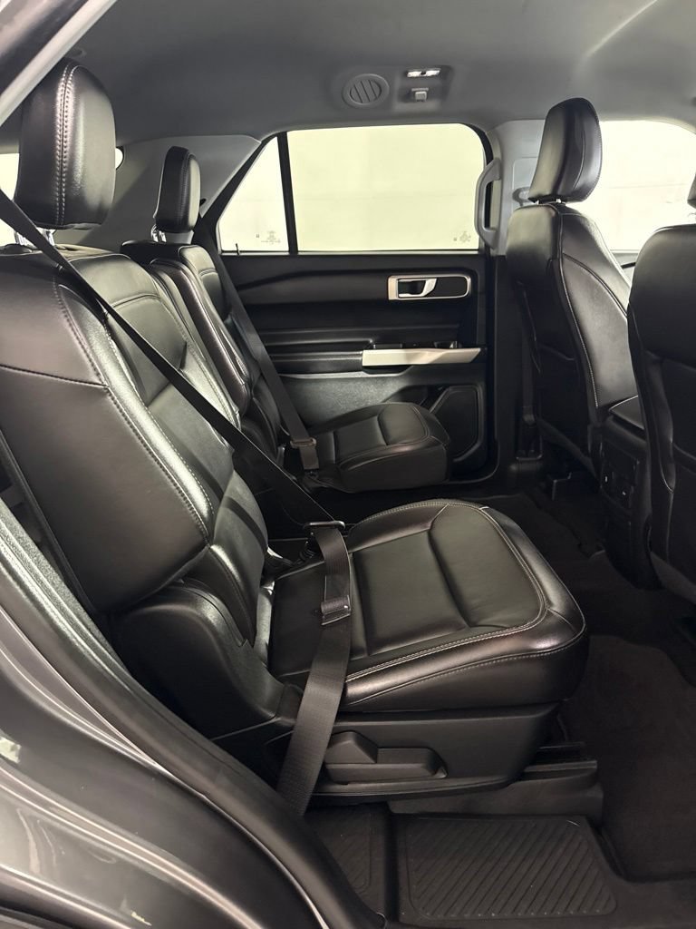Used 2024 Ford Explorer XLT AWD/4WD image 17