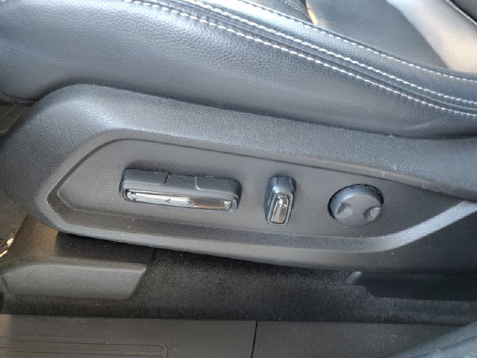 Used 2023 Honda Pilot Touring image 12