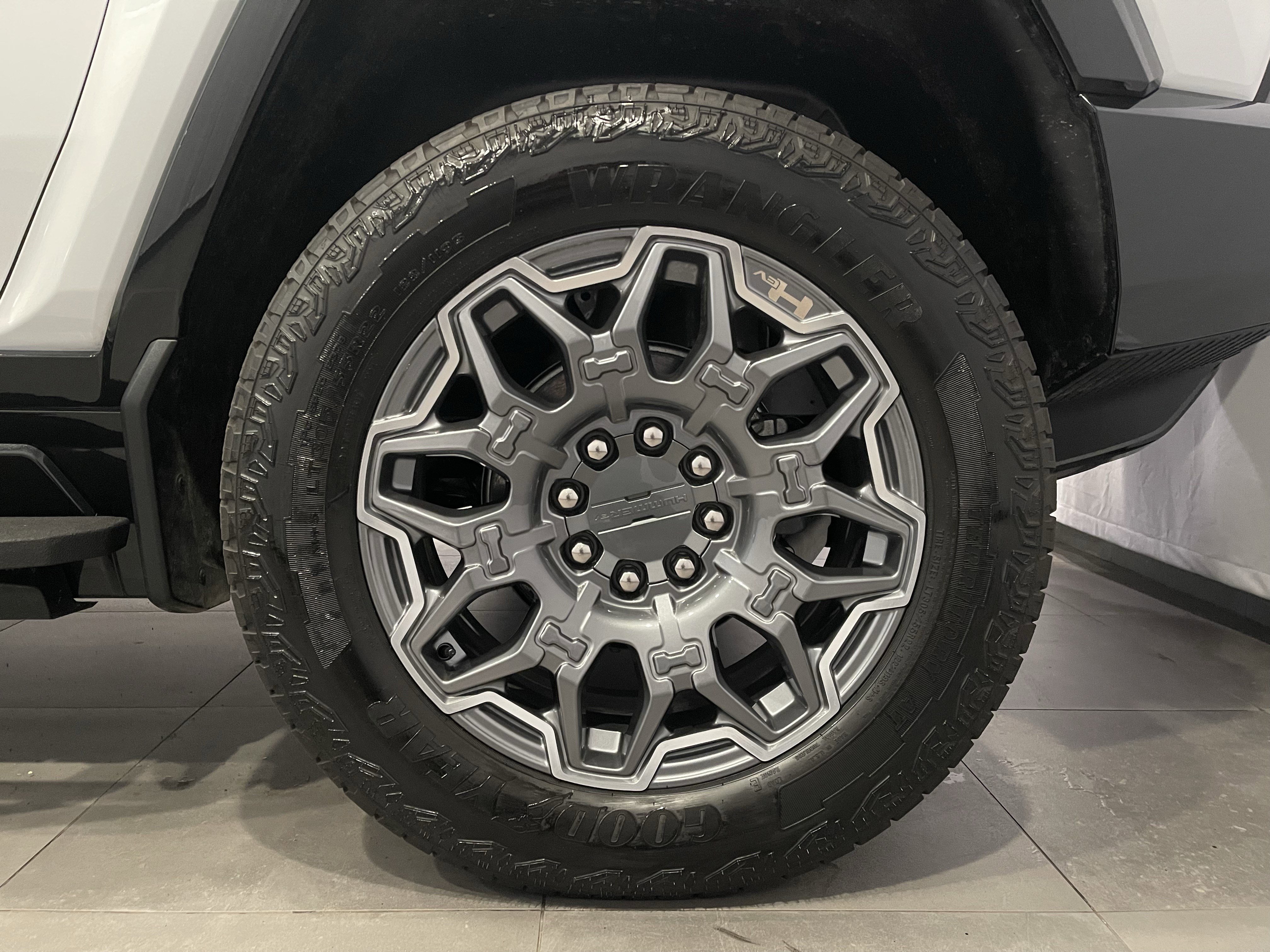 Used 2025 GMC Hummer EV 3X AWD/4WD image 8