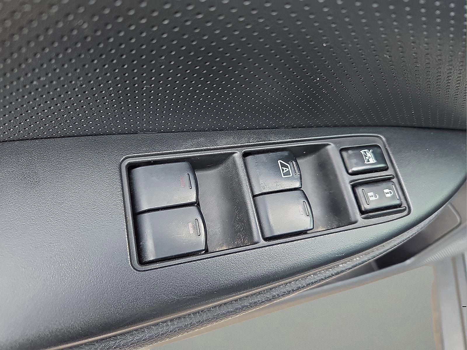 Used 2012 Subaru Outback 2.5i Limited w/ Moonroof Pkg image 15