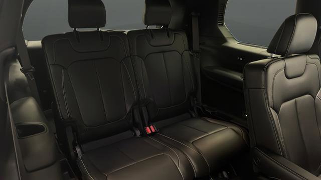 Used 2024 Jeep Grand Cherokee L Limited w/ Black Appearance Package image 33