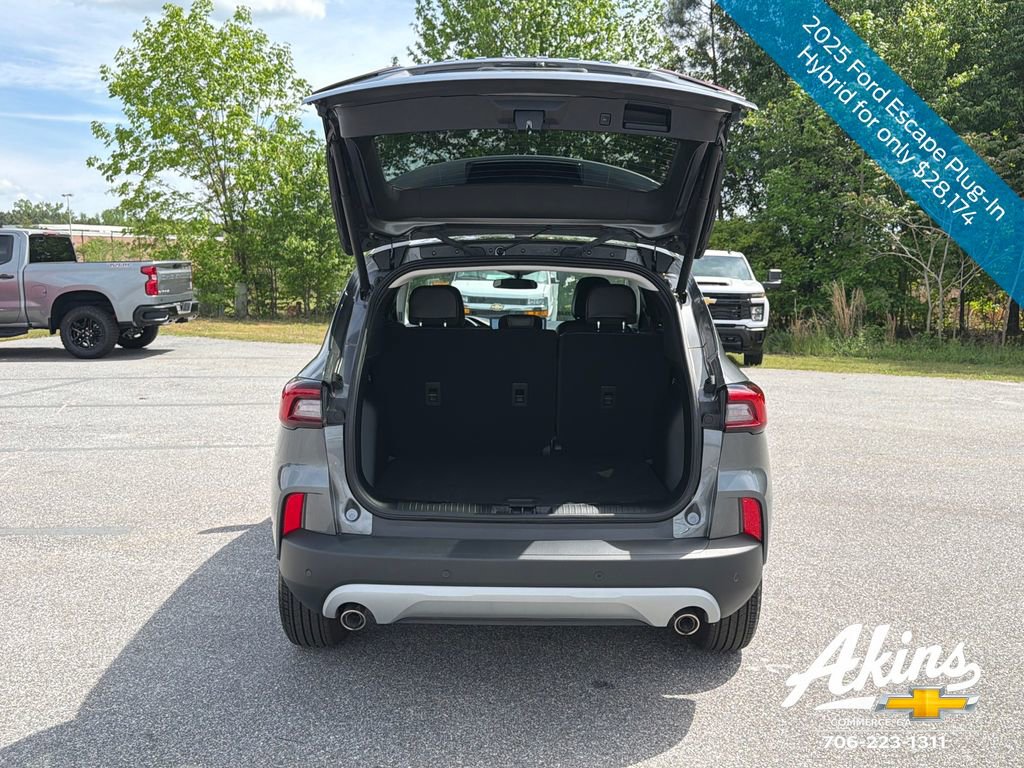 Used 2025 Ford Escape SE image 7