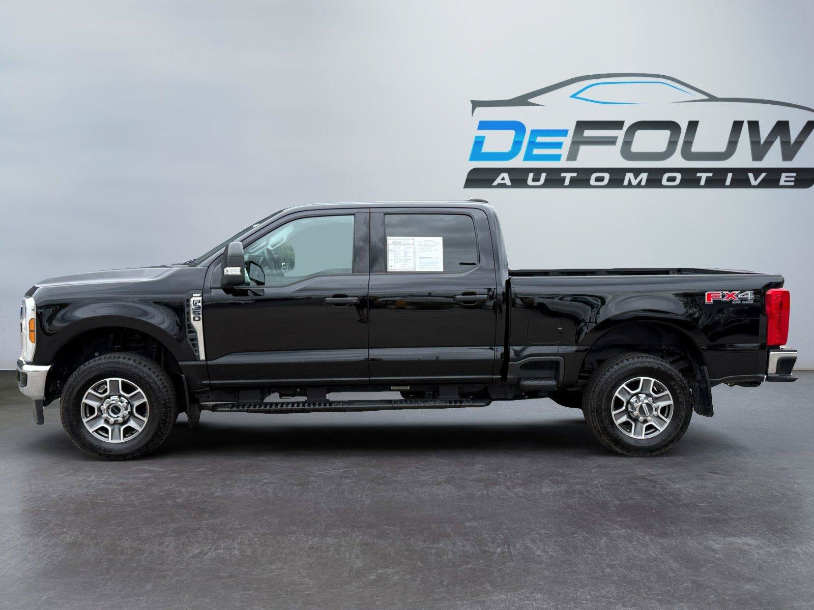 Used 2025 Ford F350 XLT w/ FX4 Off-Road Package AWD/4WD image 6