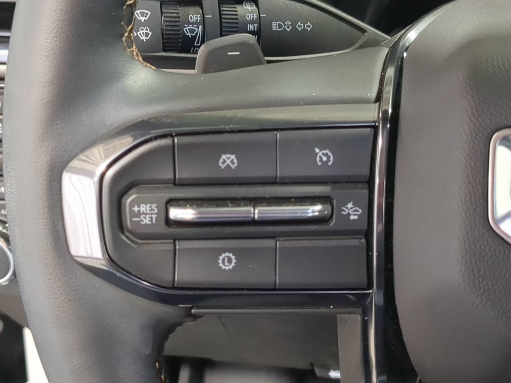 Used 2025 GMC Yukon AT4 w/ AT4 Premium Package AWD/4WD image 30