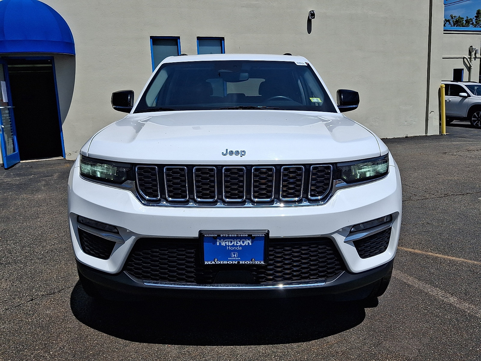 Used 2022 Jeep Grand Cherokee Limited AWD/4WD image 2