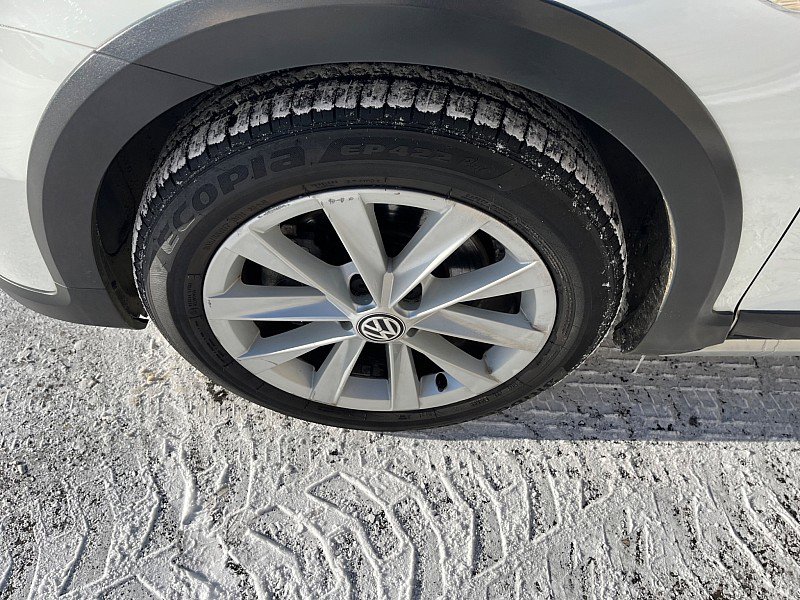 Used 2017 Volkswagen Golf Alltrack S image 11