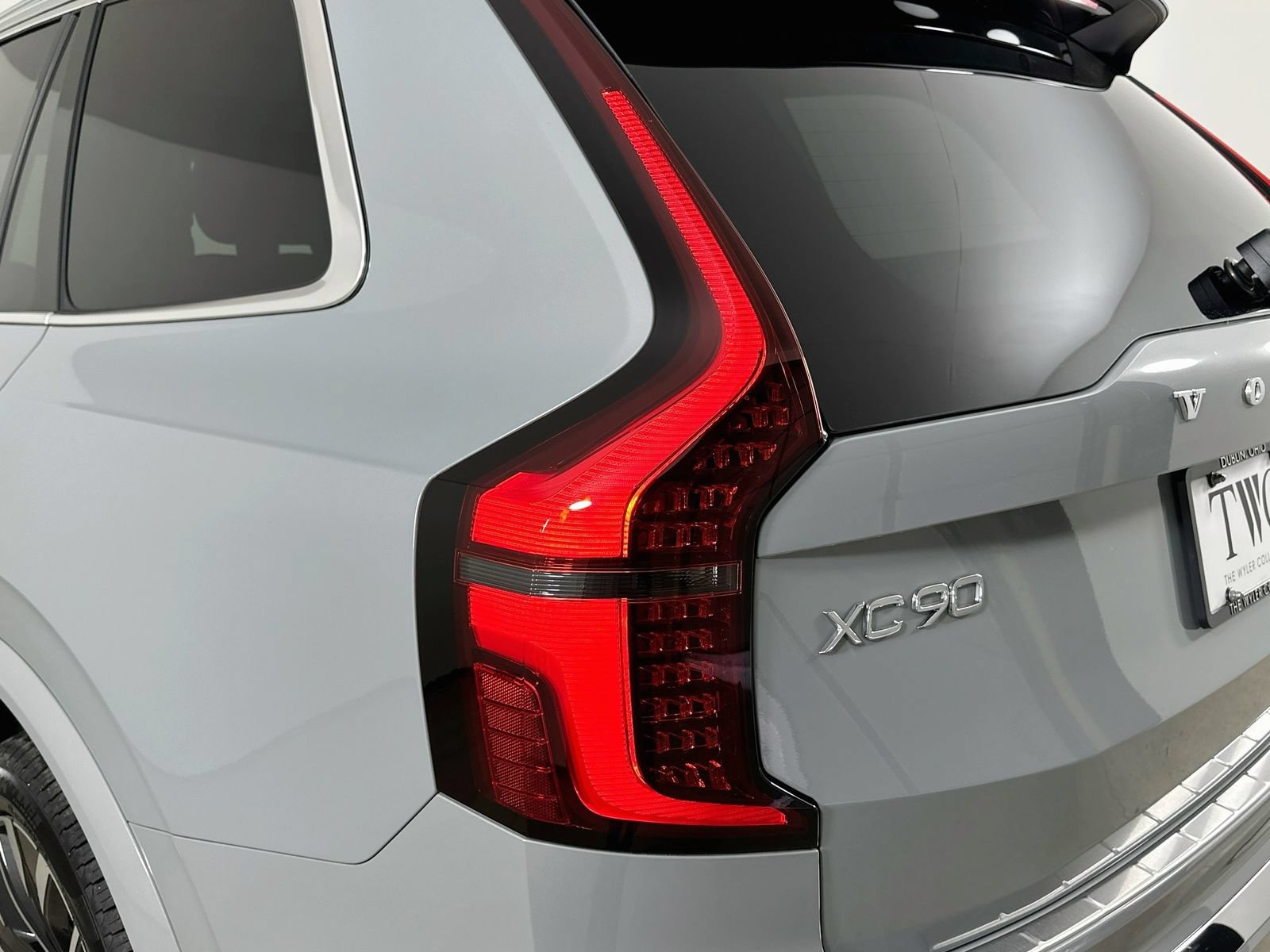 New 2026 Volvo XC90 T8 Plus w/ Protection Package Premier AWD/4WD image 12
