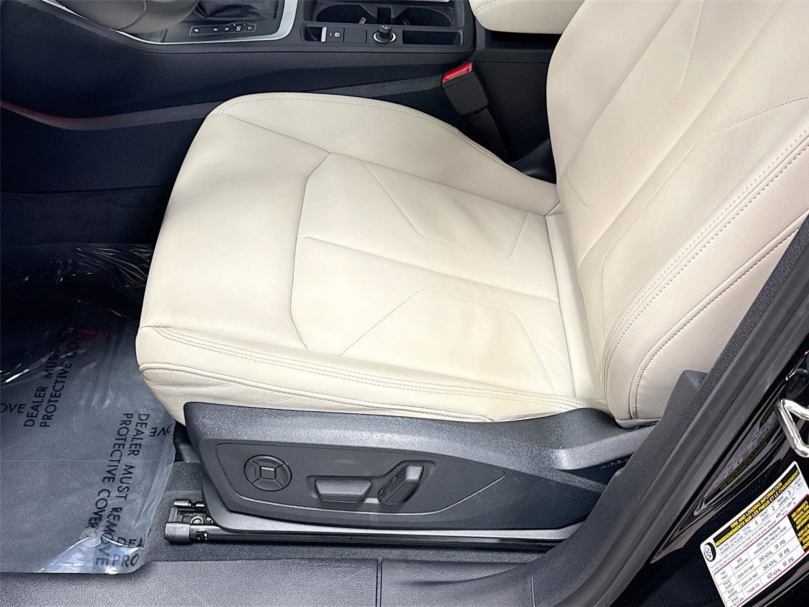 Certified 2025 Audi Q3 2.0T Premium Plus w/ Premium Plus Package AWD/4WD image 19