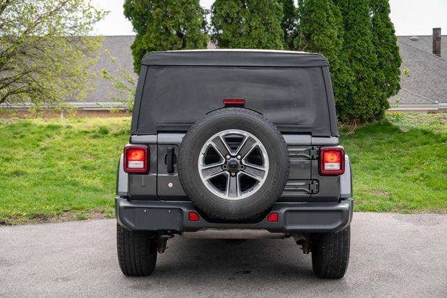 Used 2019 Jeep Wrangler Unlimited Sahara AWD/4WD image 7