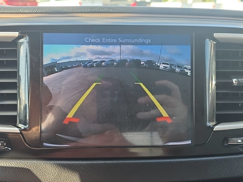 Used 2017 Chrysler Pacifica Touring-L FWD image 31