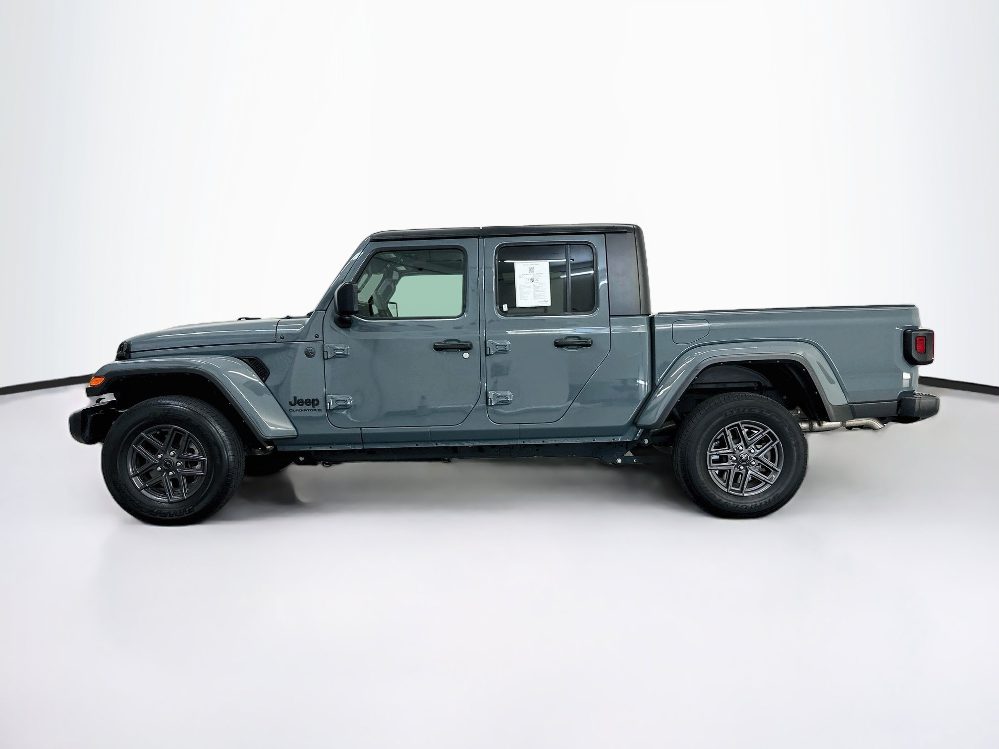 Used 2024 Jeep Gladiator Sport AWD/4WD image 4