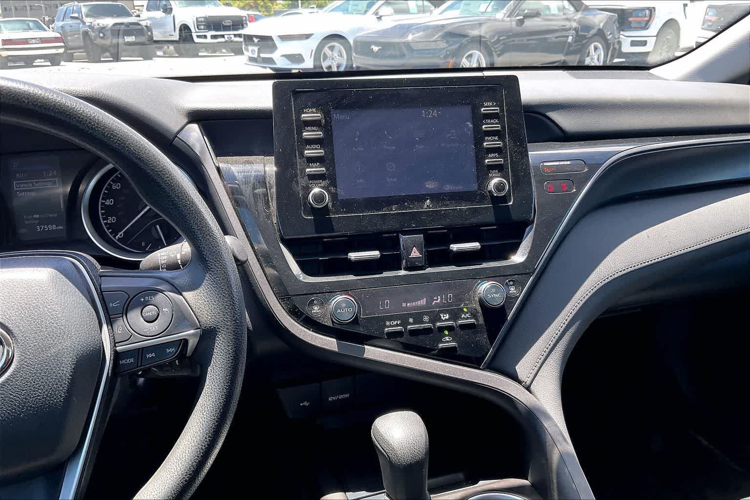 Used 2022 Toyota Camry LE FWD image 15
